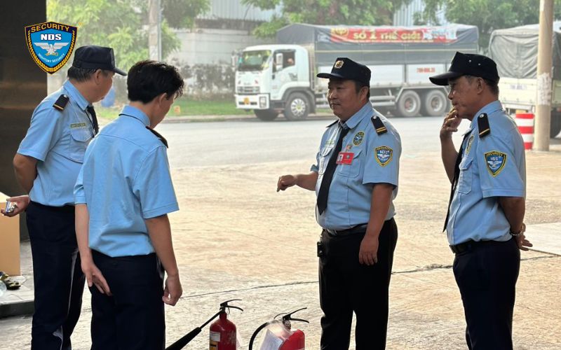 Làm bảo vệ cần những gì? 7 phẩm chất & 5 kỹ năng cần có 15 Một bảo vệ chuyên nghiệp cần có kỹ năng làm việc nhóm