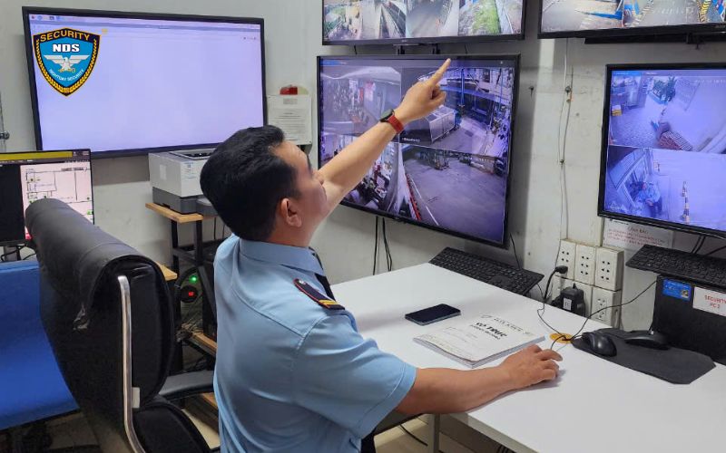 Làm bảo vệ cần những gì? 7 phẩm chất & 5 kỹ năng cần có 16 Nhân viên bảo vệ cần thành thạo các công cụ hỗ trợ