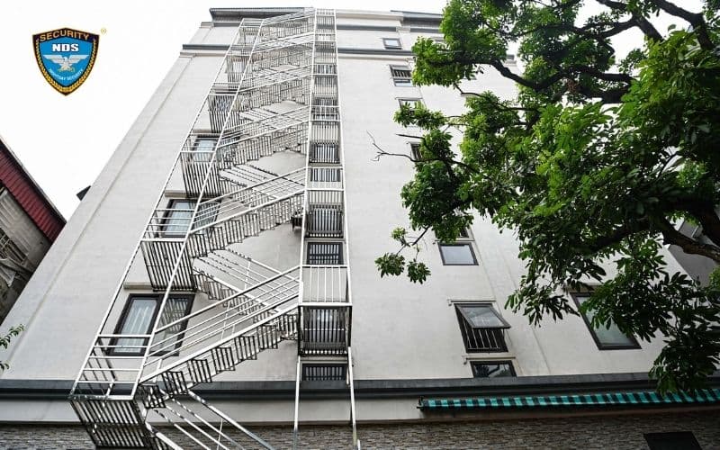 lối thoát hiểm tiếng anh là gì