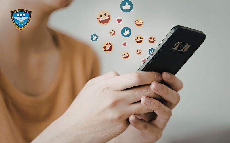 Không chia sẻ kế hoạch đi vắng trên mạng xã hội