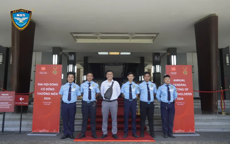Đội bảo vệ Ngày & Đêm trực lối vào Đại hội đồng cổ đông thường niên 2024 của SSI